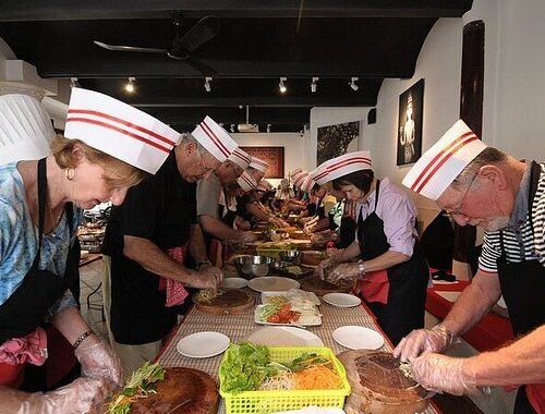 Local Cuisine Trails for Foodie Travelers